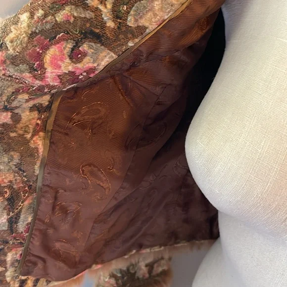 Amazing Cynthia Steffen brocade Floral Patterned faux Fur-Trimmed Jacket. - Picture 11 of 12